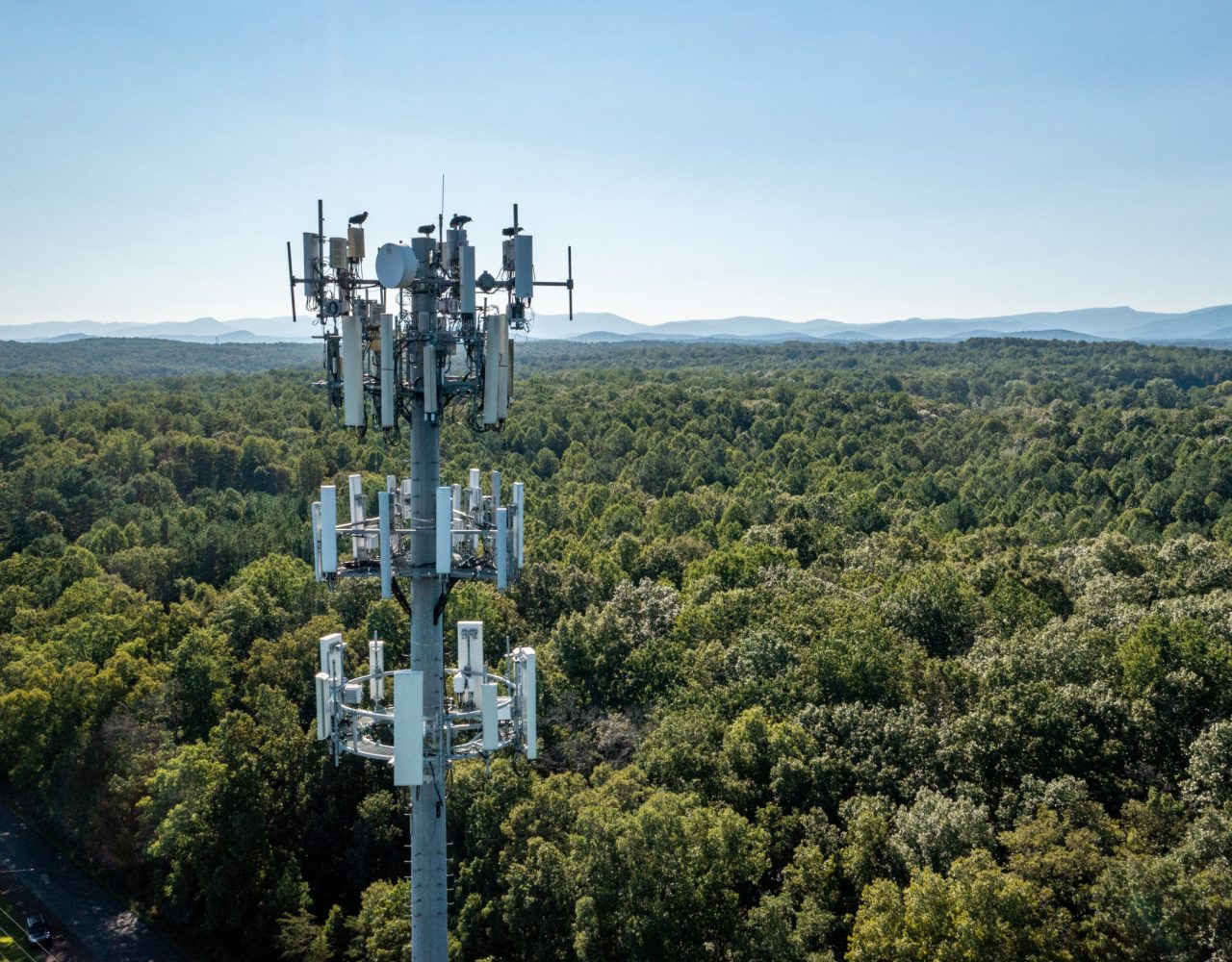 difference between a cell tower, RF tower, and microwave tower ...